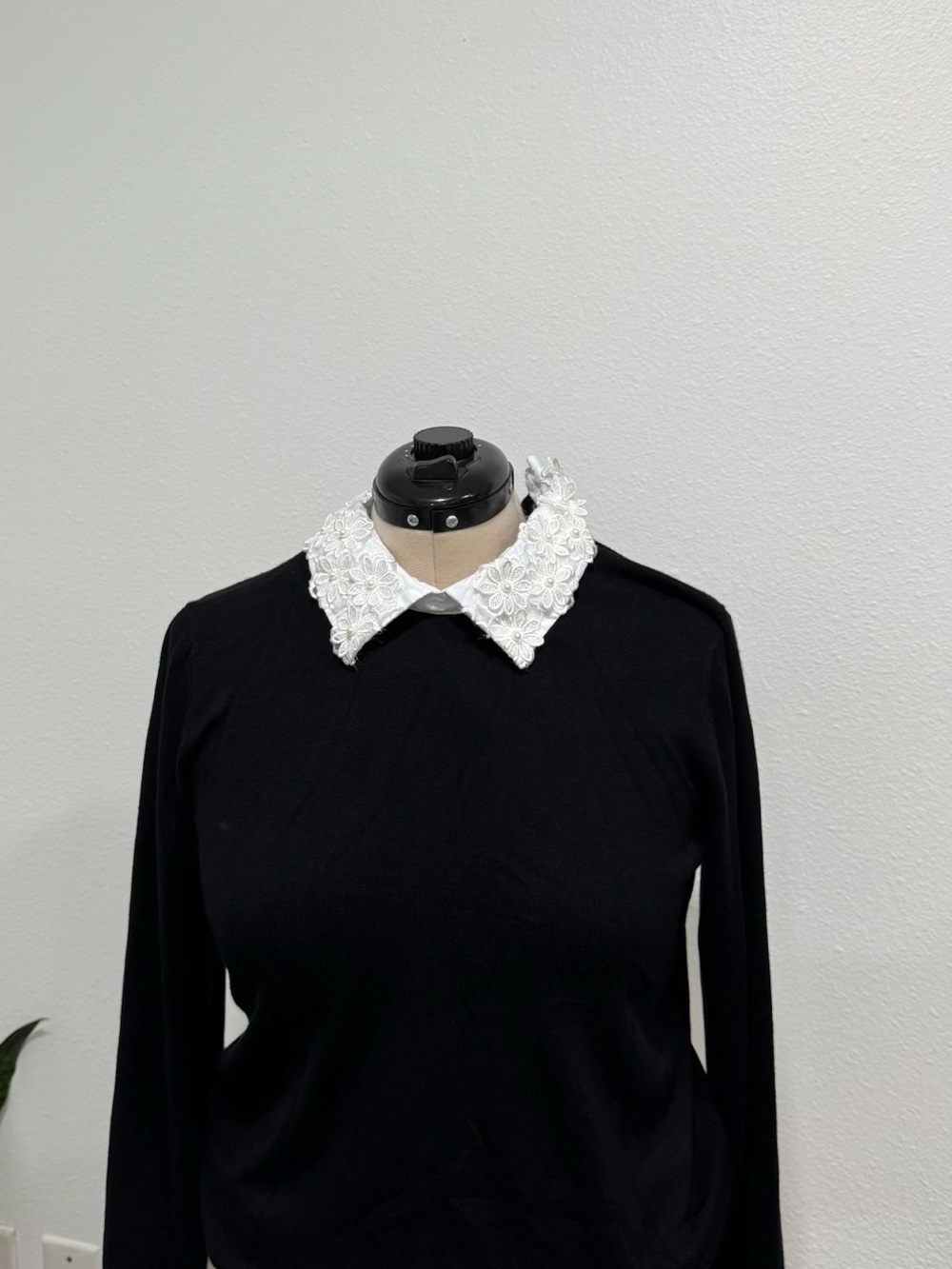 Cable & Gauge Black Top with White Lace Collar